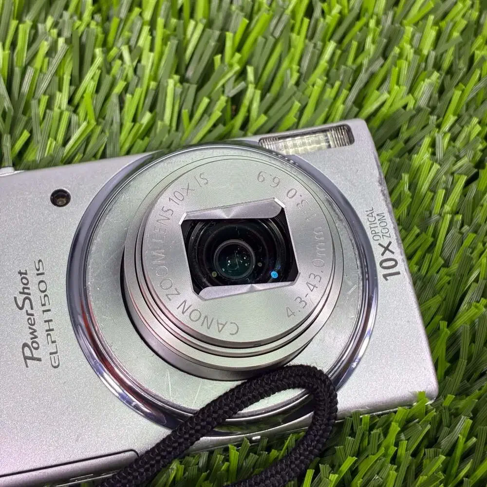 Canon PowerShot ELPH 150 IS 20.0 Megapixel Compact Digital Camera Bundle